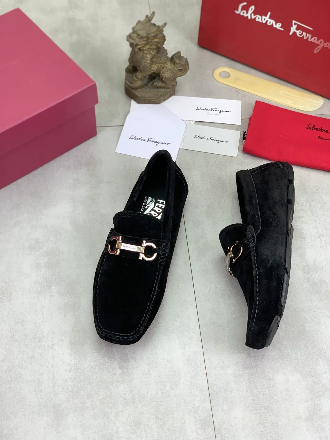 Men's shoes 💰P542 New model, high quality [Ferragamo/Ferragamo] Latest lazy slip-on shoes Original imported calfskin, imported cowhide lining + original luxury metal buckle + original combination outsole Comparison without pressure Code number: 38-45